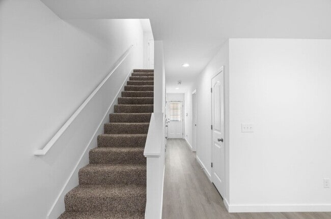 Building Photo - Available Now: New Three Bedroom Townhouse in Woodruff SC!