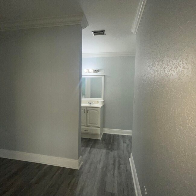 Building Photo - 3427 NW 47th Ave