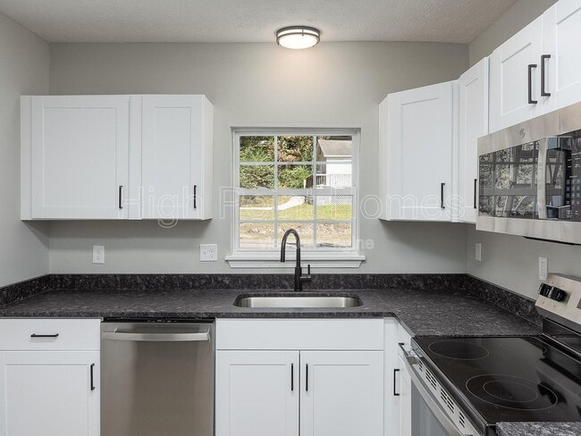 Building Photo - 5350 Slayton Ave