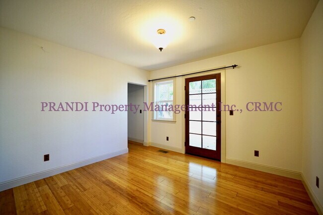 Building Photo - Gerstile Park Gem, With Upgraded Finishes ...
