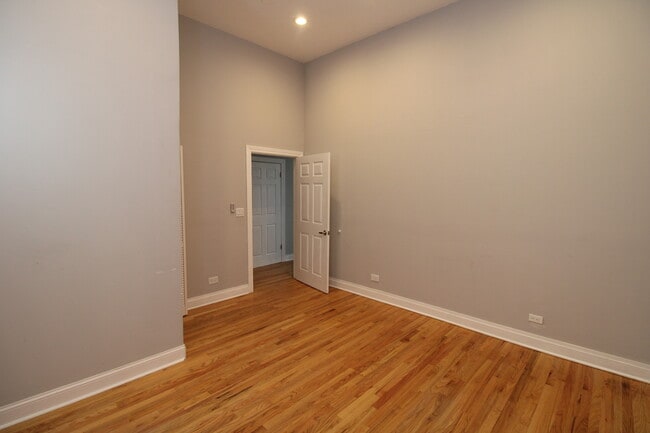 Building Photo - 1435 N Ashland Ave