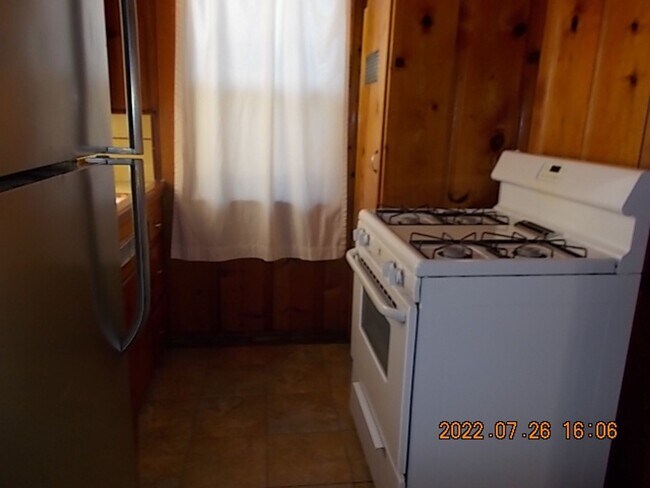 Building Photo - 1421 1/2 El Rancho Dr