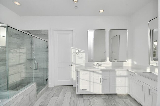 Building Photo - 4005 Woodshire Vlg Ests