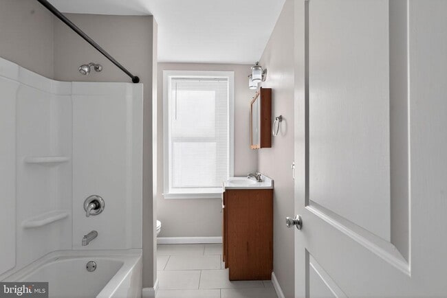 Building Photo - 738 Division St