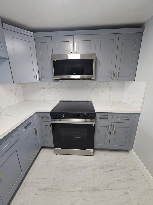 Building Photo - 15600 NW 7th Ave