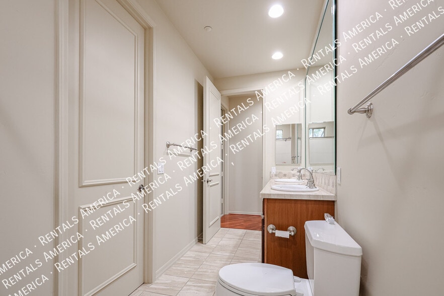 Building Photo - 7402 Hum Rd