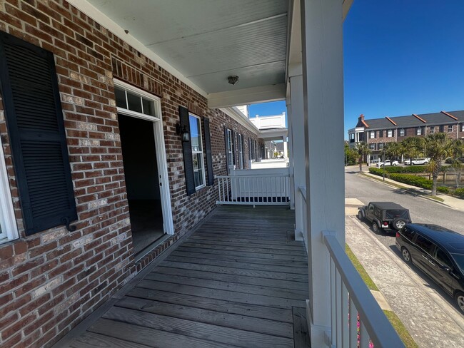 Building Photo - Beautiful Townhome in Central Myrtle Beach!