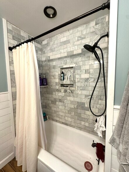 Building Photo - 510 Auburndale Ave