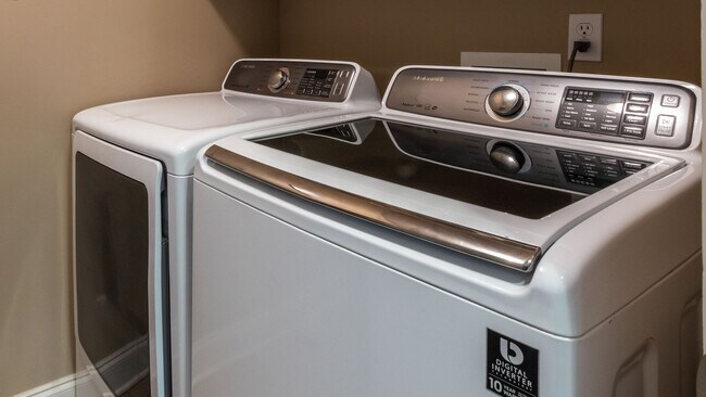 Building Photo - Woodshire Duplexes & Townhomes