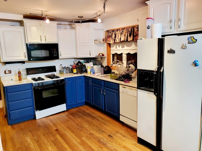 Building Photo - 10312 S Kenneth Ave