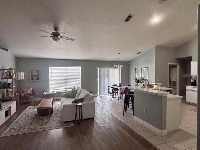 Building Photo - 1004 Chateau Cir