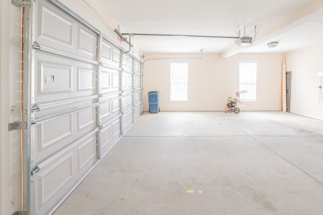 Building Photo - 256 Southbank Dr