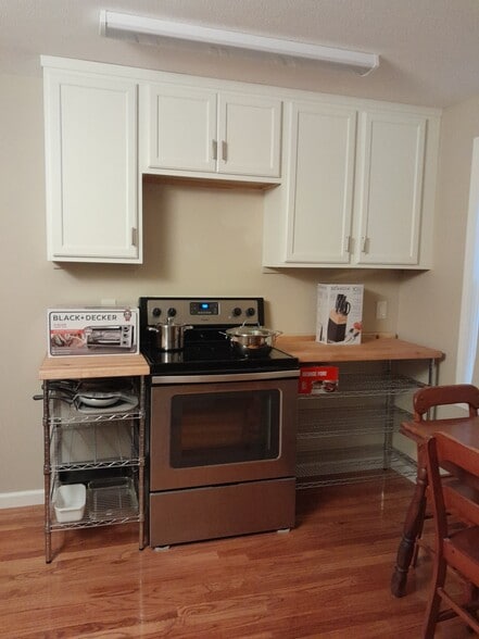 Building Photo - 26 Queensbury Dr