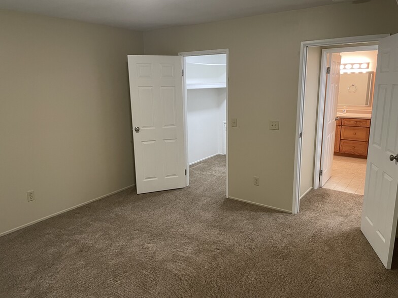 Bedroom - 2118 Pauline Blvd