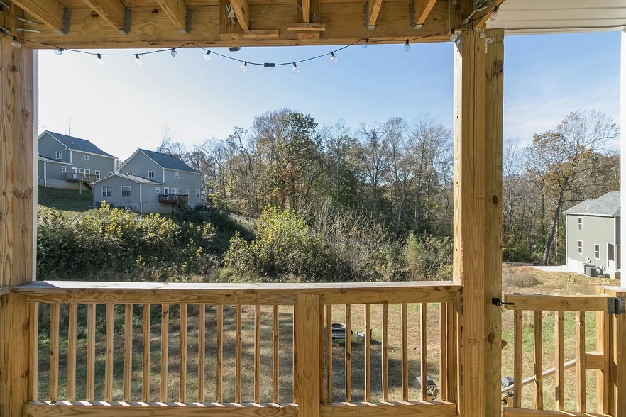Building Photo - 924 E Happy Hollow Dr
