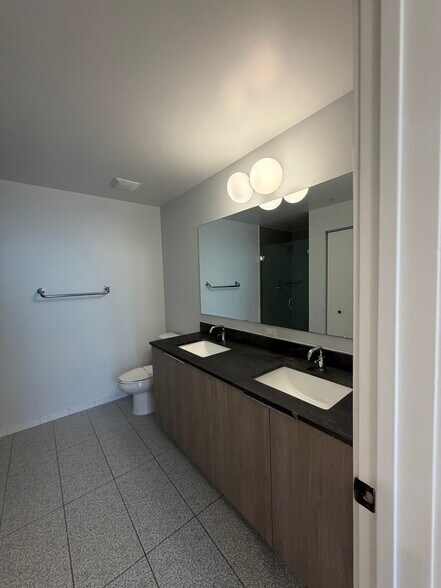 Building Photo - 11300 Biscayne Blvd
