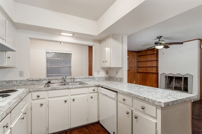 Building Photo - 7544 Brentcove Cir