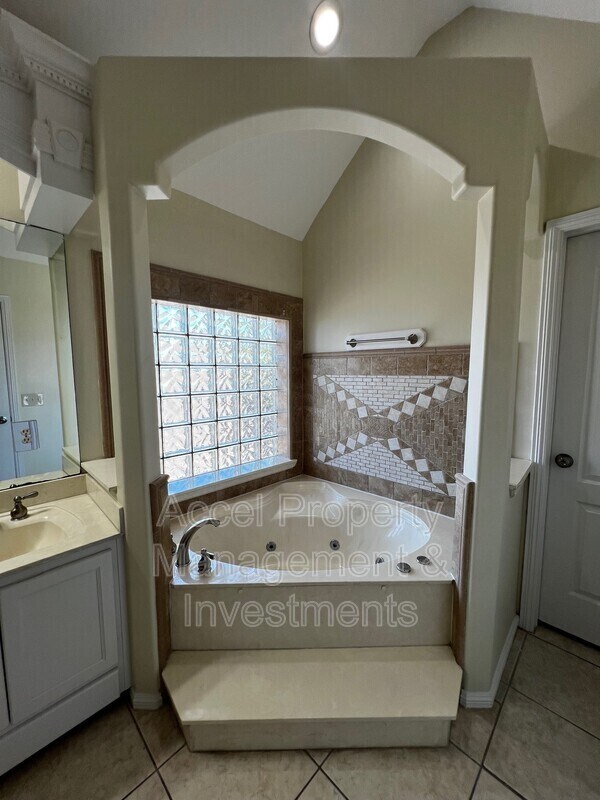 Building Photo - 4106 San Rodrigo