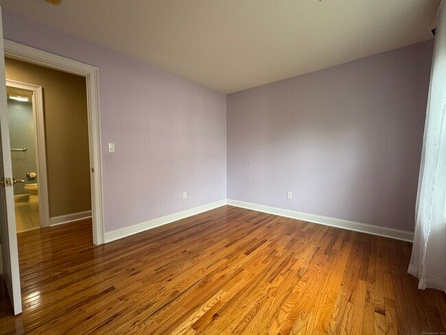 Building Photo - 14 Park Pl Cir