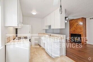 Building Photo - Charming Roseville McKeon Condo- Tier 5