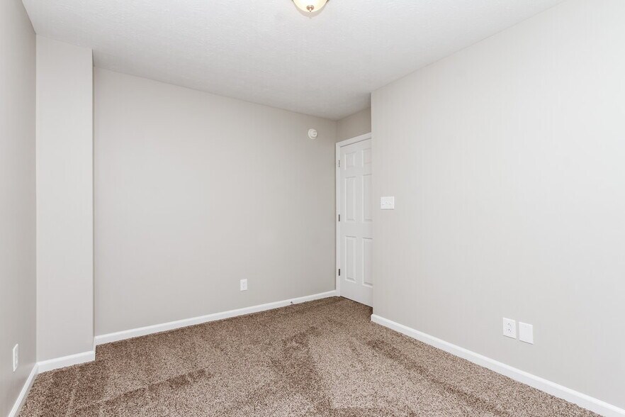 Building Photo - 8047 Twin River Dr
