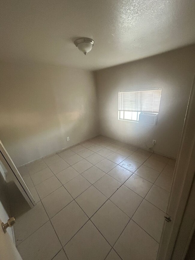 Building Photo - Cozy Apartment in Arvin Awaits Your Arriva...