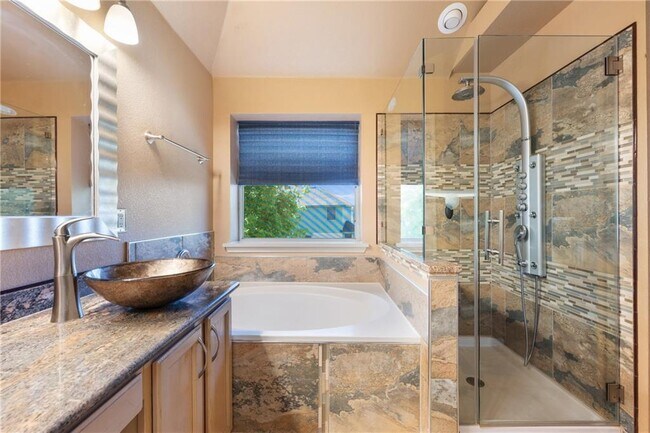 Building Photo - 112 Trotter Dr