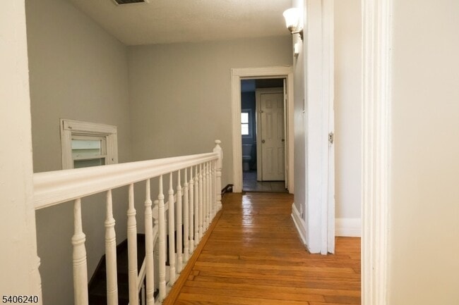 Building Photo - 106 S 11th St