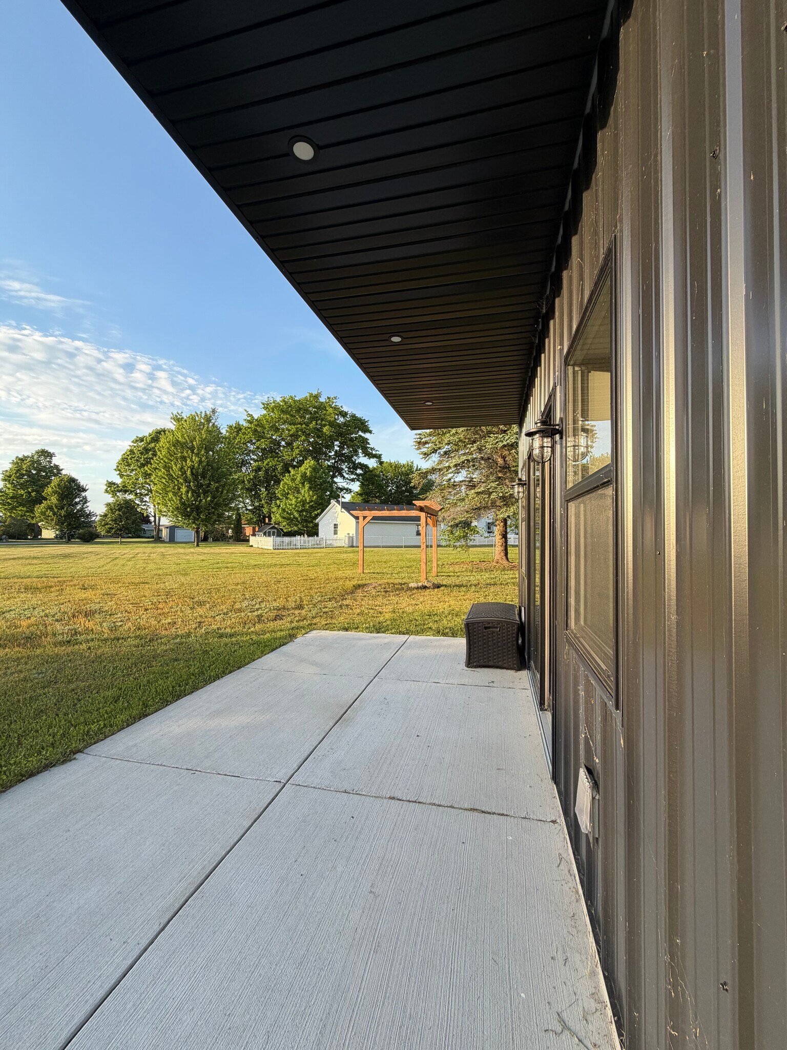 Building Photo - 916 Sunnyside Dr