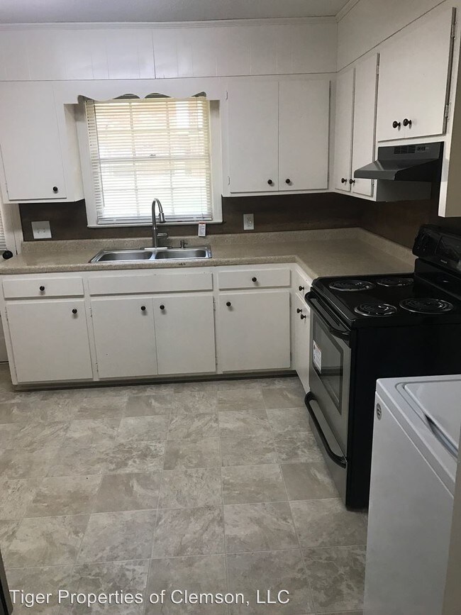 Building Photo - 218 Cochran Rd