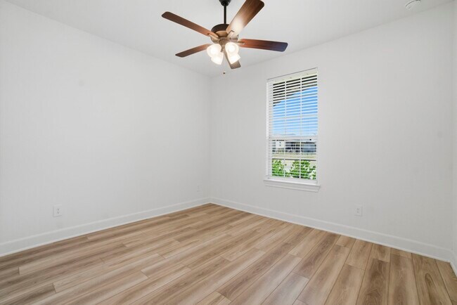 Building Photo - 9727 Rockwell Dr