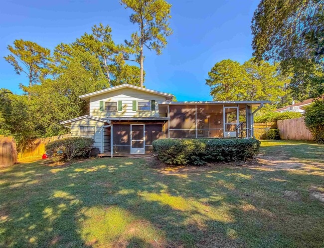 Building Photo - 810 Devon Dr