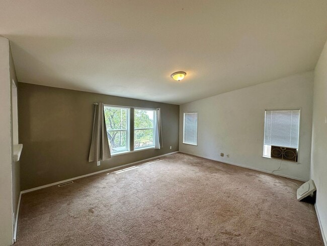 Building Photo - 3 Bedroom 2 Bath nestled in Grass Valley