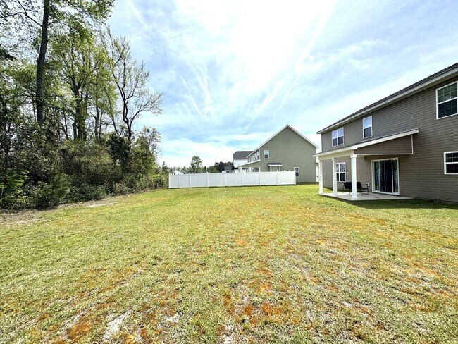 Building Photo - Beautiful Home! Convenient to Camp Lejeune!