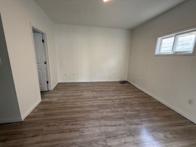 Building Photo - 49 Amm St