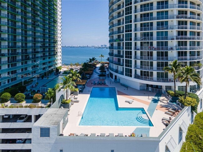 Building Photo - 1750 N Bayshore Dr