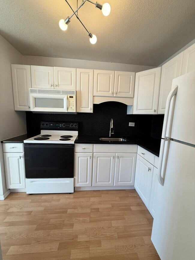 Building Photo - 5100 N Marine Dr