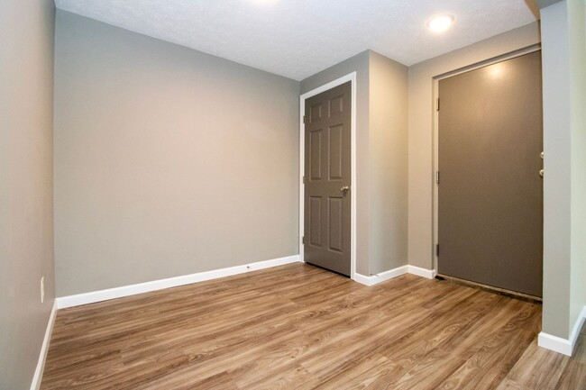 Building Photo - One Bedroom Apartment
