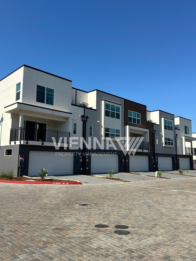 Building Photo - 8094 Quiet Knolls Dr