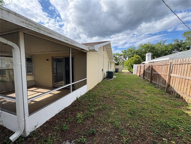 Building Photo - 728 Lake Ned Rd