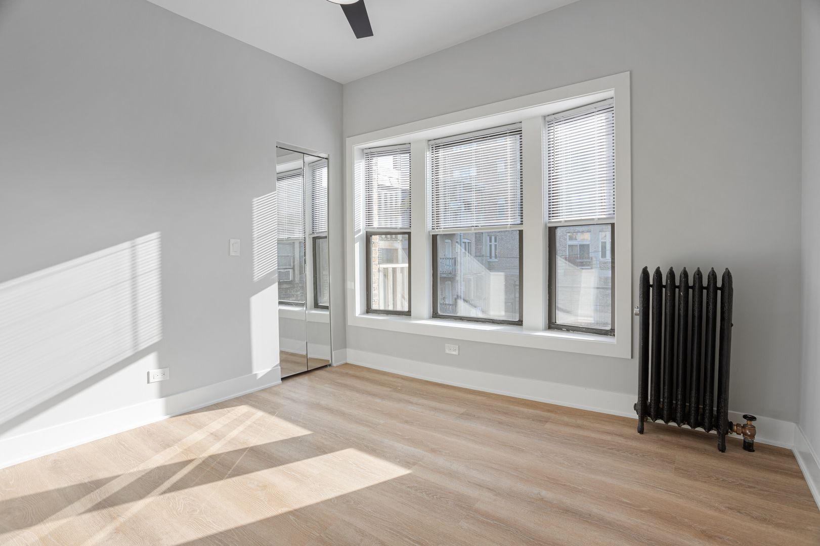 Building Photo - 6921 N Lakewood Ave