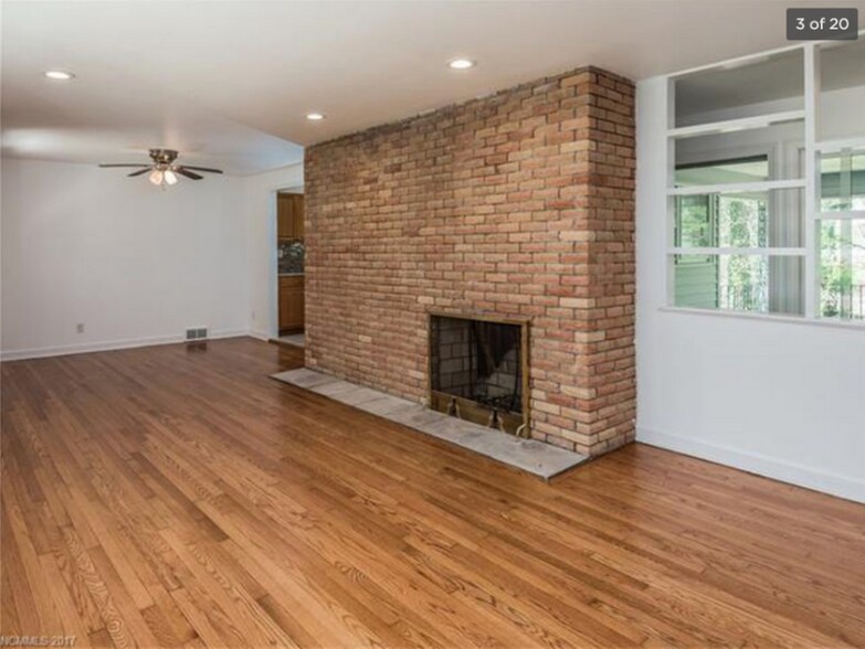 Building Photo - 32 S Oak Forest Dr