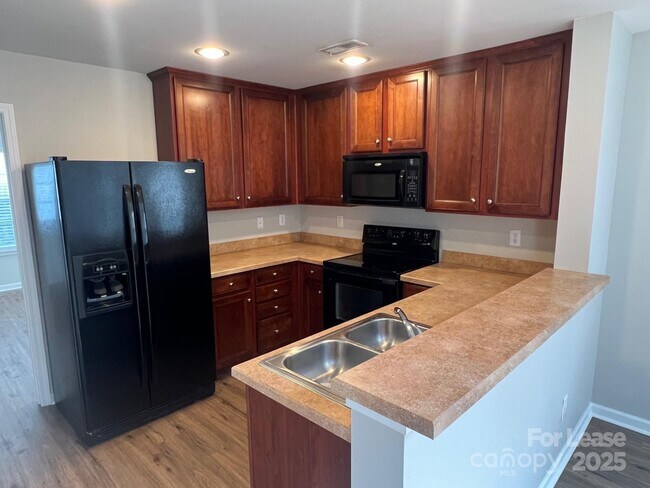 Building Photo - 18429 Streamline Ct