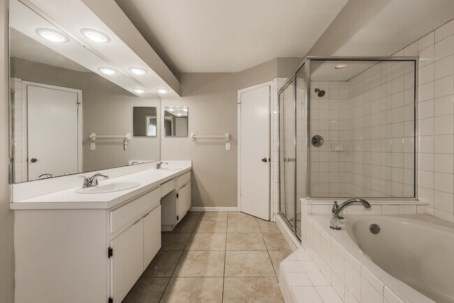 Building Photo - 2601 Berryvine Pl