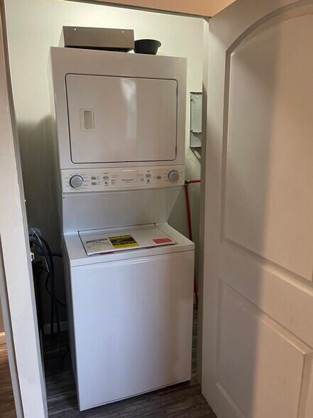 Building Photo - 1389 Broadway