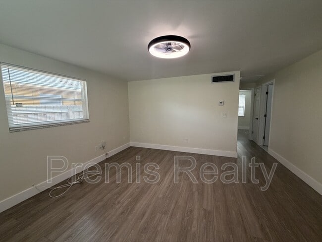 Building Photo - 2028 N Betty Ln
