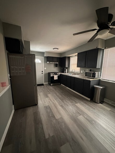 Building Photo - 2217 4 Mile Rd