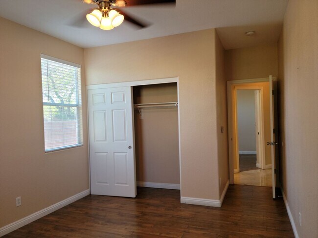 Building Photo - Downtown Summerlin Beauty