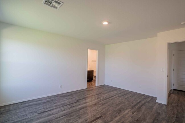 Building Photo - 2922 S 13th Ct