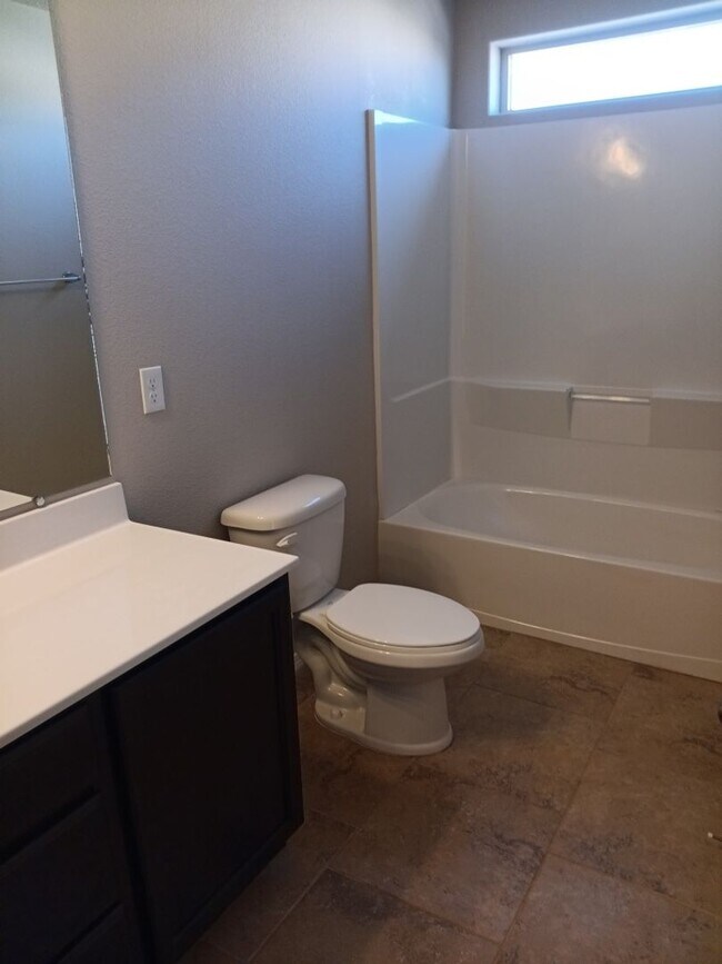 Building Photo - Stunning Home! Showings available Today!